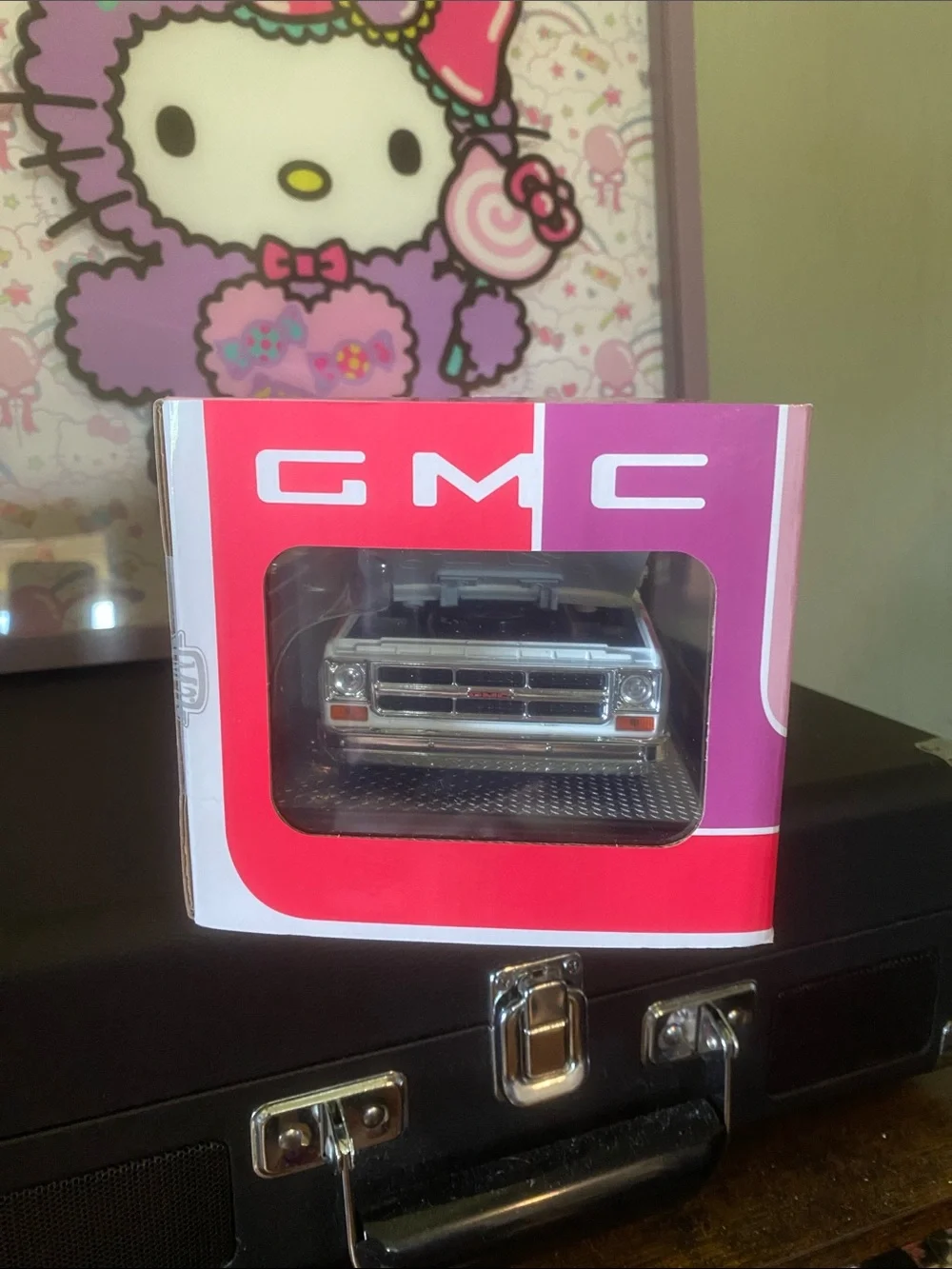 NIB 1:24 GMC Pink & White 1976 Sierra Grande 15 Diecast Truck (M2 Machines) 🩷🤍